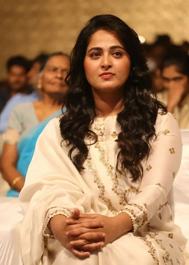 Anushka Shetty Wallpapers Long Hair Closeup Face Smiling